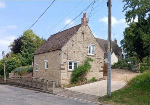 Twywell House | Lovely 2 Bed Victorian Cottage, Denford NN14