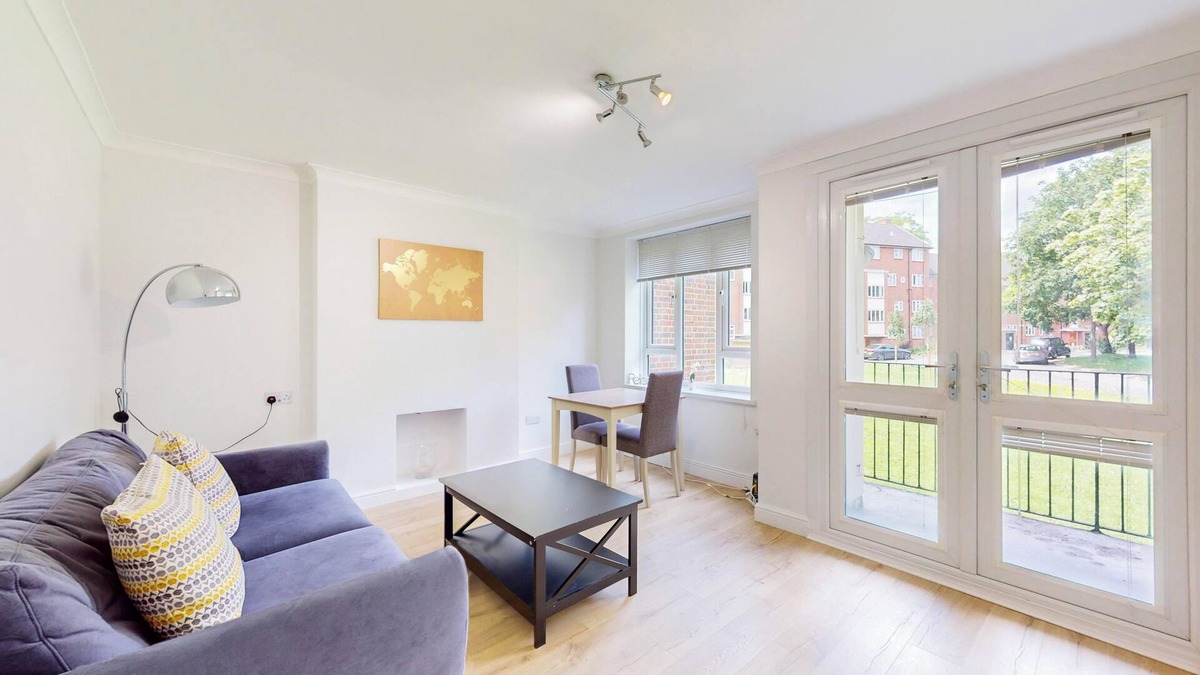 Putney Apartment | Lovely 2 Bed with Balcony near East Putney Station