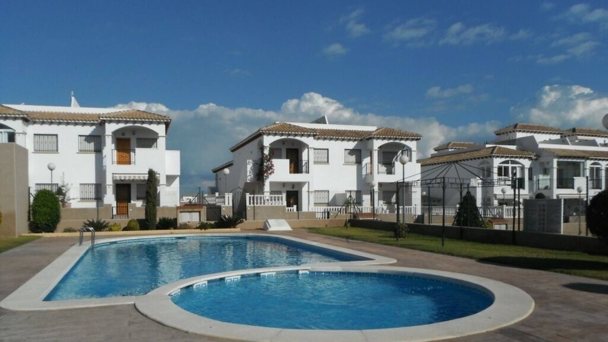 Los Altos House | Lovely 2 bedroom top floor apartment La Cinuelica R15, Punta Prima (LC162)
