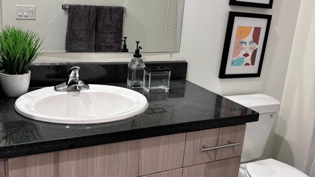 Brownsville Apartment | Lovely 2-bedroom apartment FULLY FURNISHED in Brownsville
