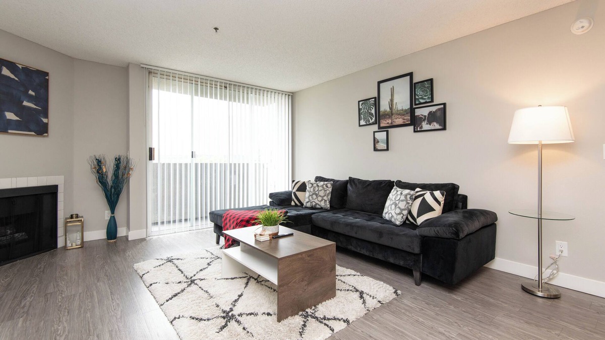 Hollywood Apartment | Lovely 2-bedroom apartment with AC in Los Angeles