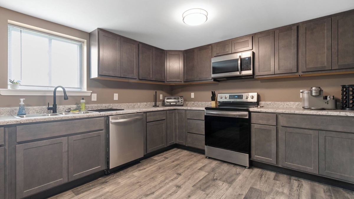 Arnold Apartment | Lovely 2-bedroom apartment with WIFI/PRIVATE PARKING/LAUNDRY