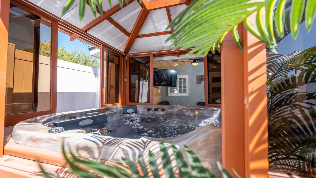 Tampa Apartment | Lovely 2-bedroom loft with hot tub.