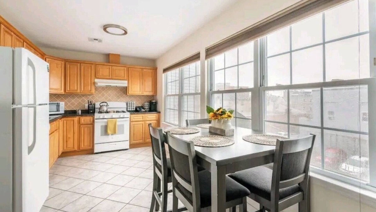 Central Business District Apartment | Lovely 2 bedroom/Near EWR/Free Parking