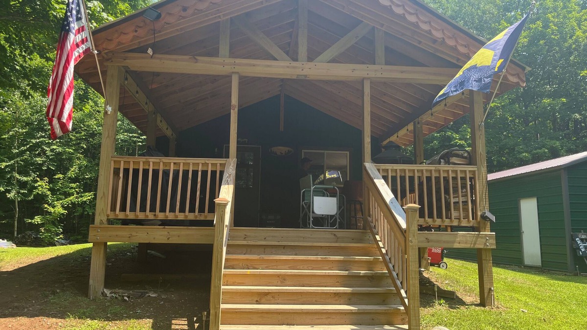 Iron River Cabin | Lovely 2-bedroom off-grid cabin deep in the woods