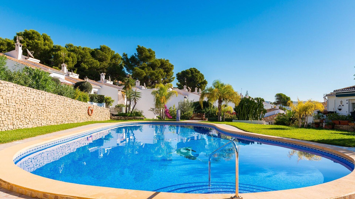 Pinar del Advocat Villa | Lovely 2 bedroom villa with pool - only 20 min walk to beach. WiFi.