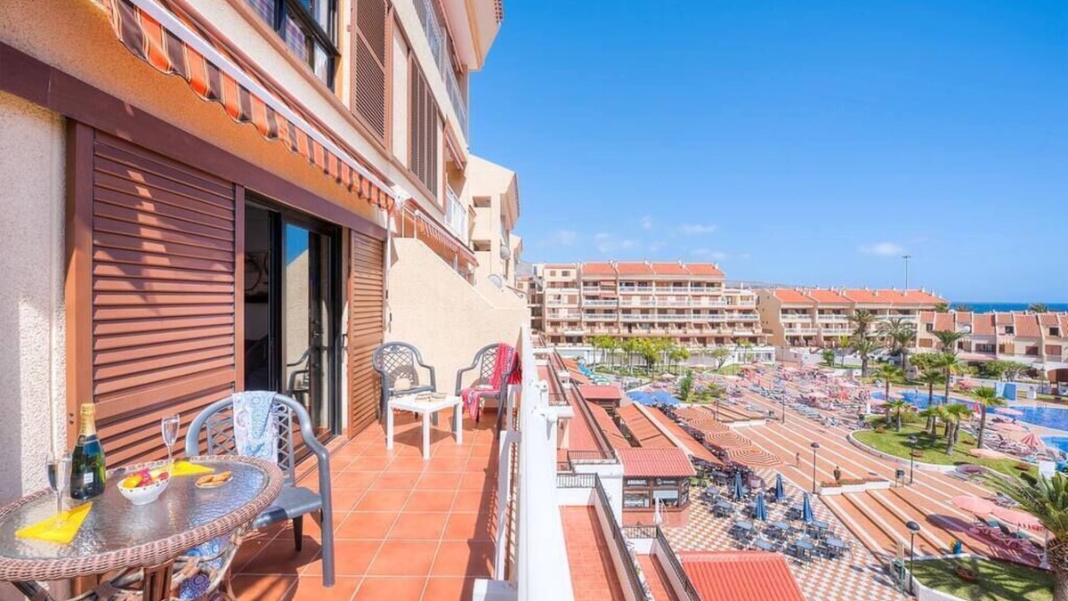 Arona Apartment | LOVELY 2 BEDROOMED APARTMENT NEXT TO THE BEACH