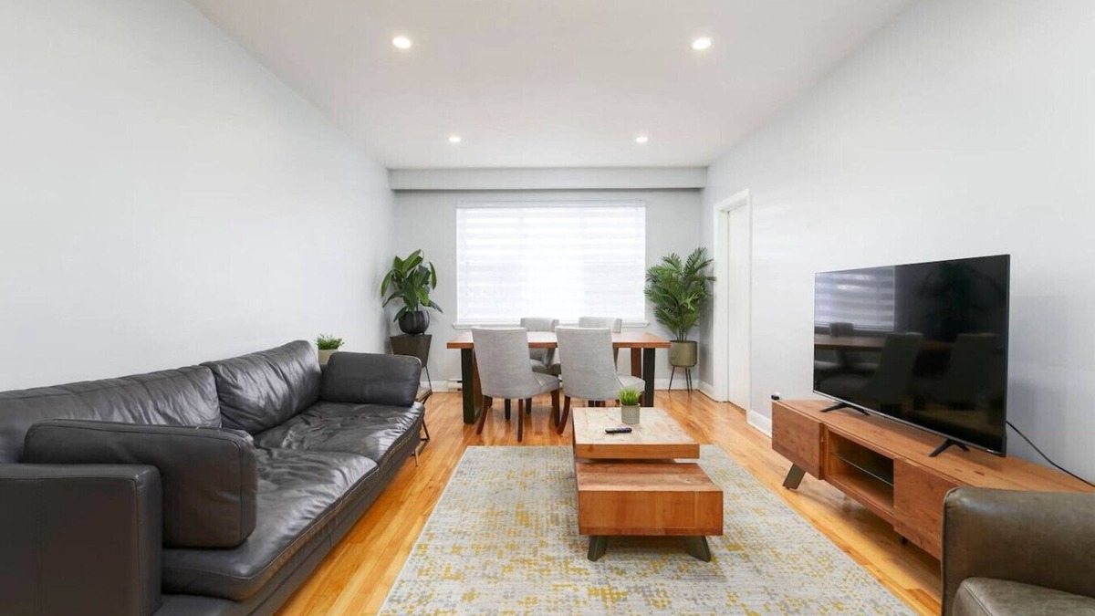Cote-Des-Neiges—Notre-Dame-De-Grace Apartment | Lovely 2BR on Walkley