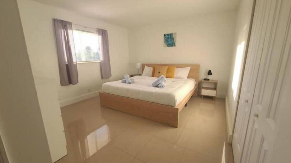 Riverside Park Apartment | Lovely 3-bedroom rental unit w/free parking - C4