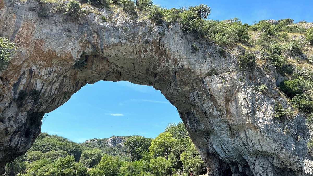 Salavas Apartment | Lovely 3-bedroom apartment for 1 to 6 people 500 m from the river and 1 km from Vallon pont d'arc