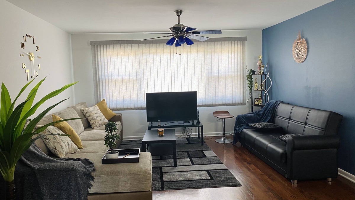 Evanston Apartment | Lovely 3 Bedroom Apartment with ample street parking
