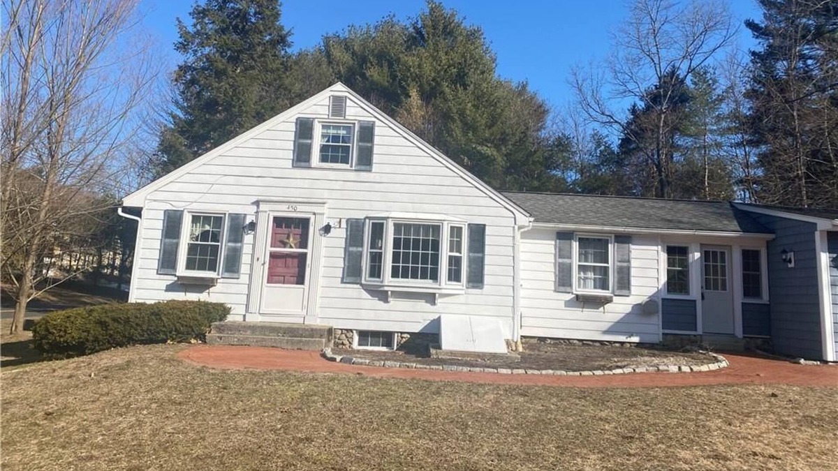 Avon House | Lovely 3 bedroom home with a 2-car garage