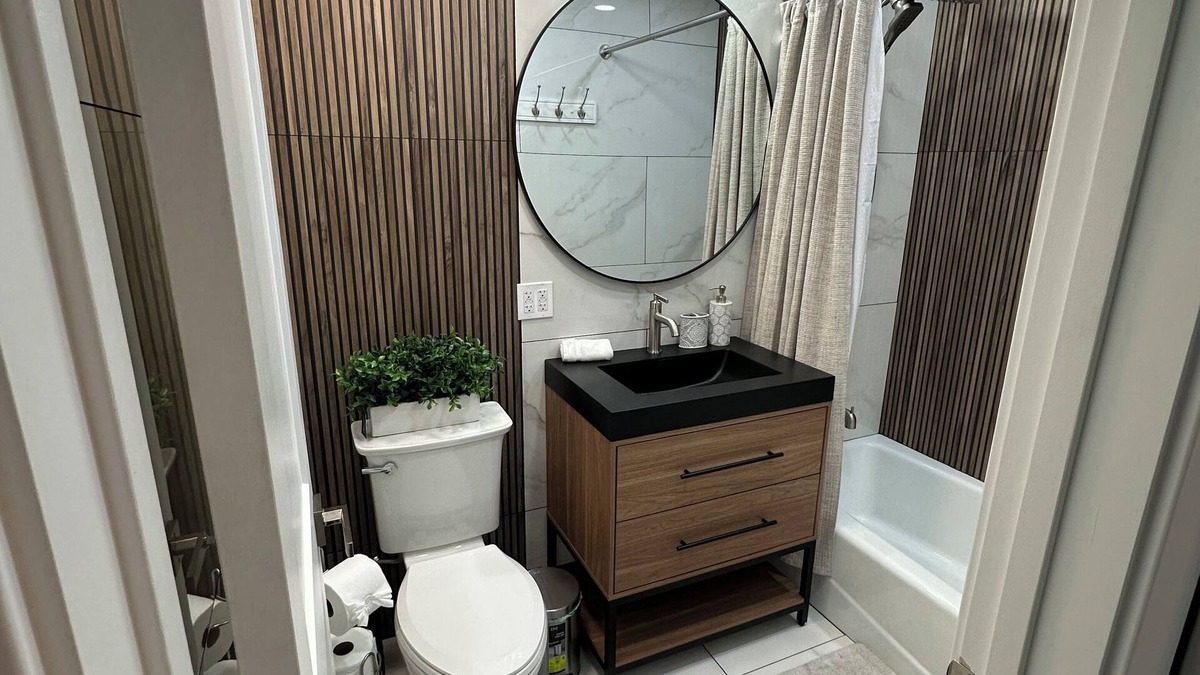 Villa Park House | Lovely 3-bedroom house in Villa Park with WiFi and AC