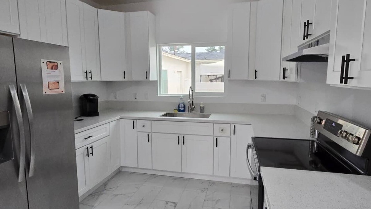 Riverside House | Lovely 3-bedroom house, 5 beds, Sleeps 10 with AC, FREE coffee & laundry
