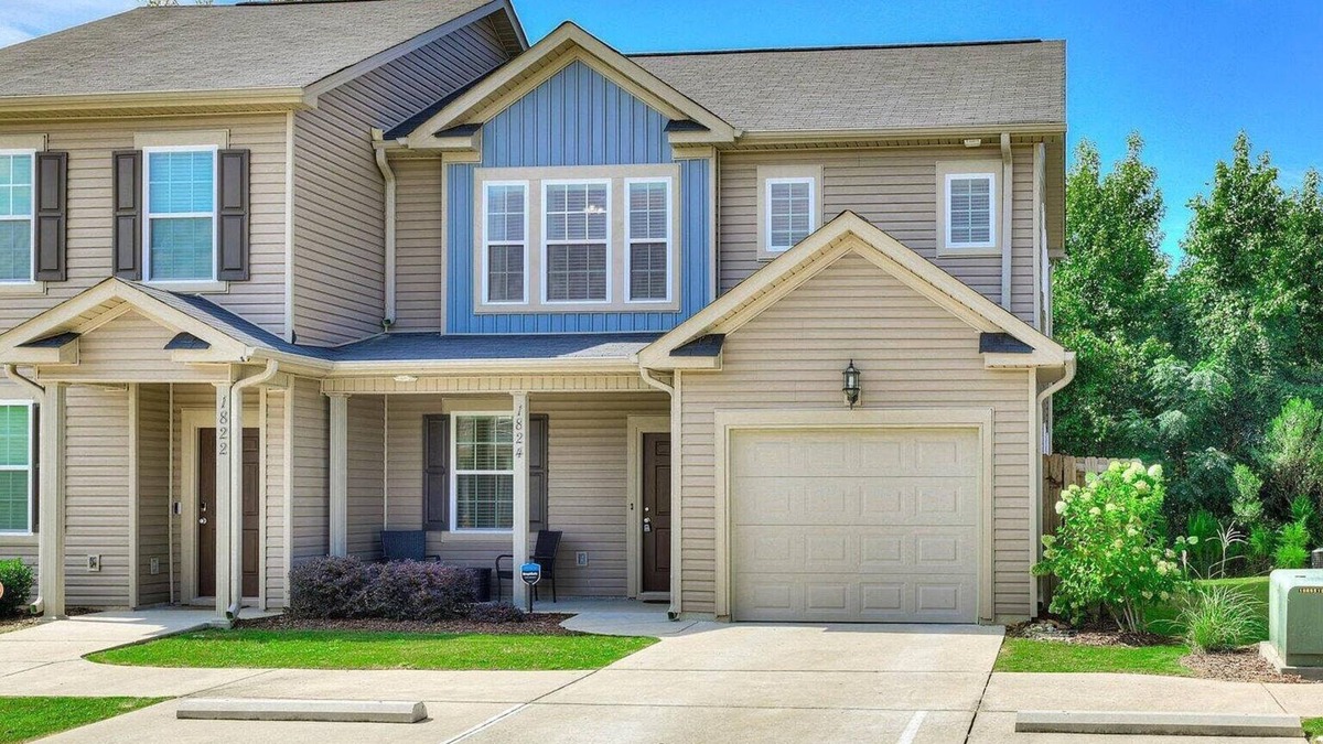 Grovetown House | Lovely 3-bedroom townhome in Grovetown with AC, WiFi, Garage and close to town!