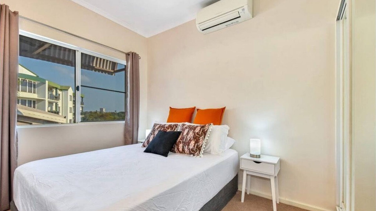 Stuart Park Apartment | Lovely 3 Bedroom with harbour view