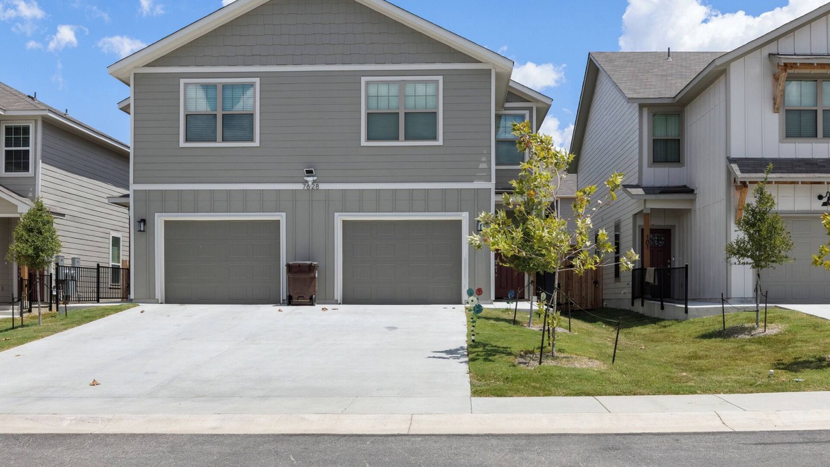 San Antonio House | Lovely 3-Bedroom with Backyard, and Nearby Parks