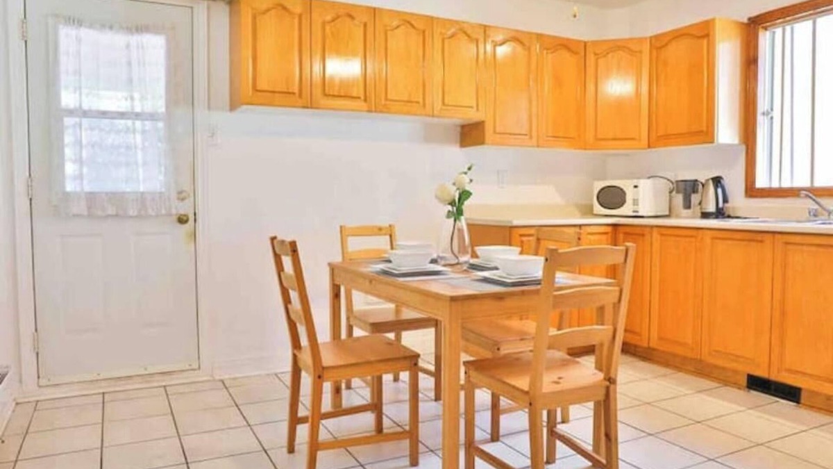 Cote-Saint-Paul House | Lovely 3-BR entire home Monthly Stay Walk to Metro