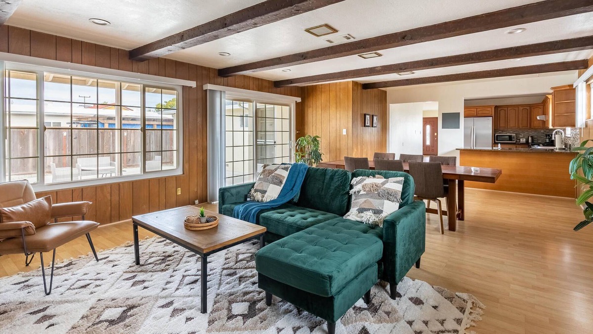 Newark Apartment | Lovely 3BR Home in Newark + Pet-friendly