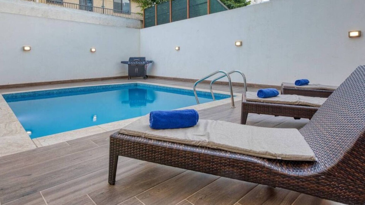 Tal-Ibrag Apartment | Lovely 3BR maisonette, spacious w/Wifi, AC & Pool