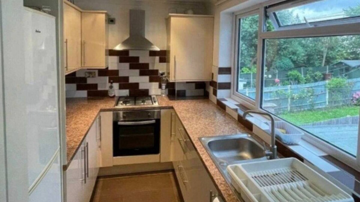 South Harrow Apartment | Lovely 4-Bed Apartment in Harrow