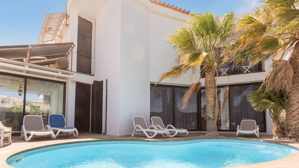 San Miguel de Abona Villa | Lovely 4 Bed Villa to rent in Amarilla Golf with heated pool and sea views