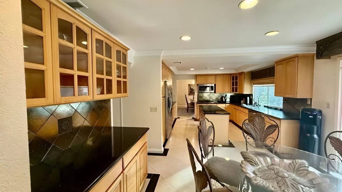 Upland House | Lovely 4-bedroom house in Upland with WiFi and AC