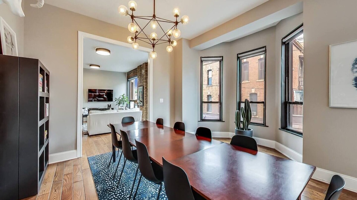 Old Town Apartment | Lovely 4 Bedroom Spot located in Charming Old Town