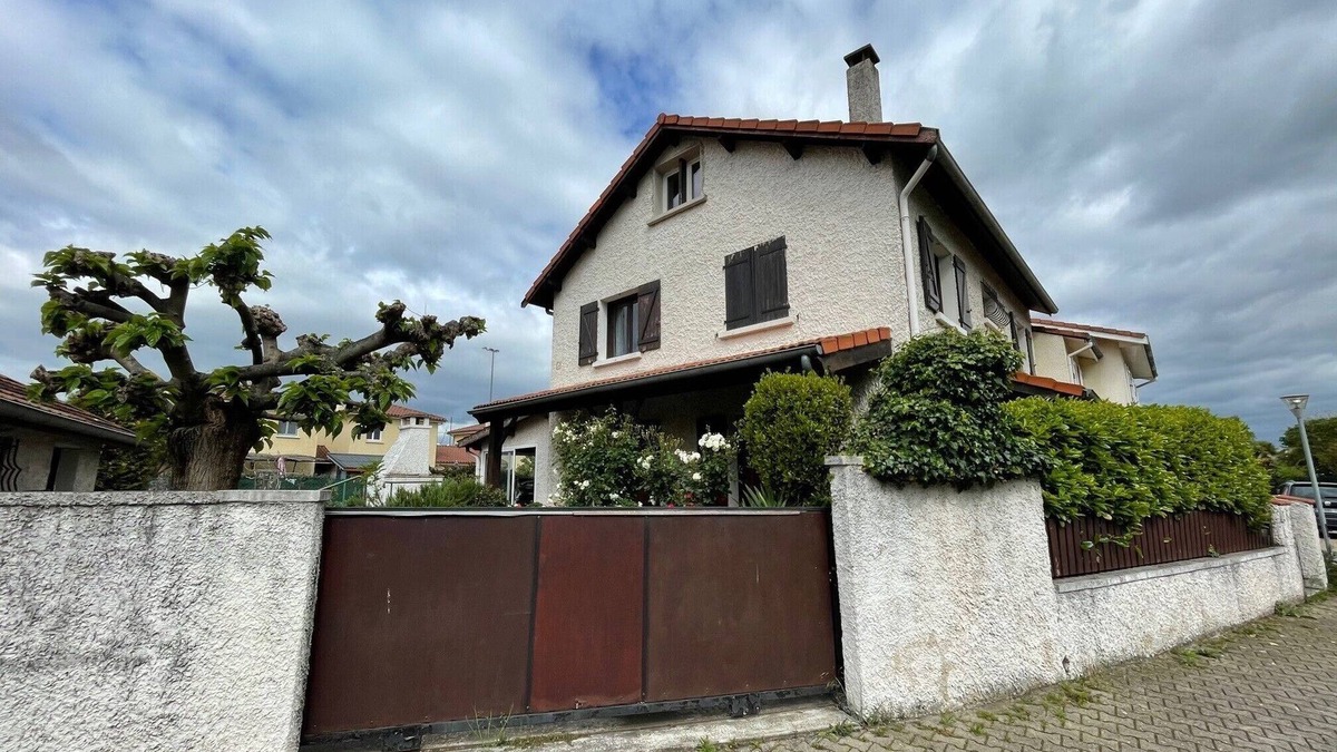 Irigny House | Lovely 4 to 6 bed modular house with garden