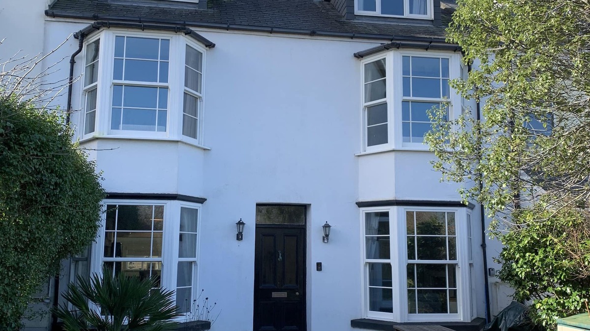 Westleigh House | Lovely 5 Bedroom Period House moments from Beach and the Burrows