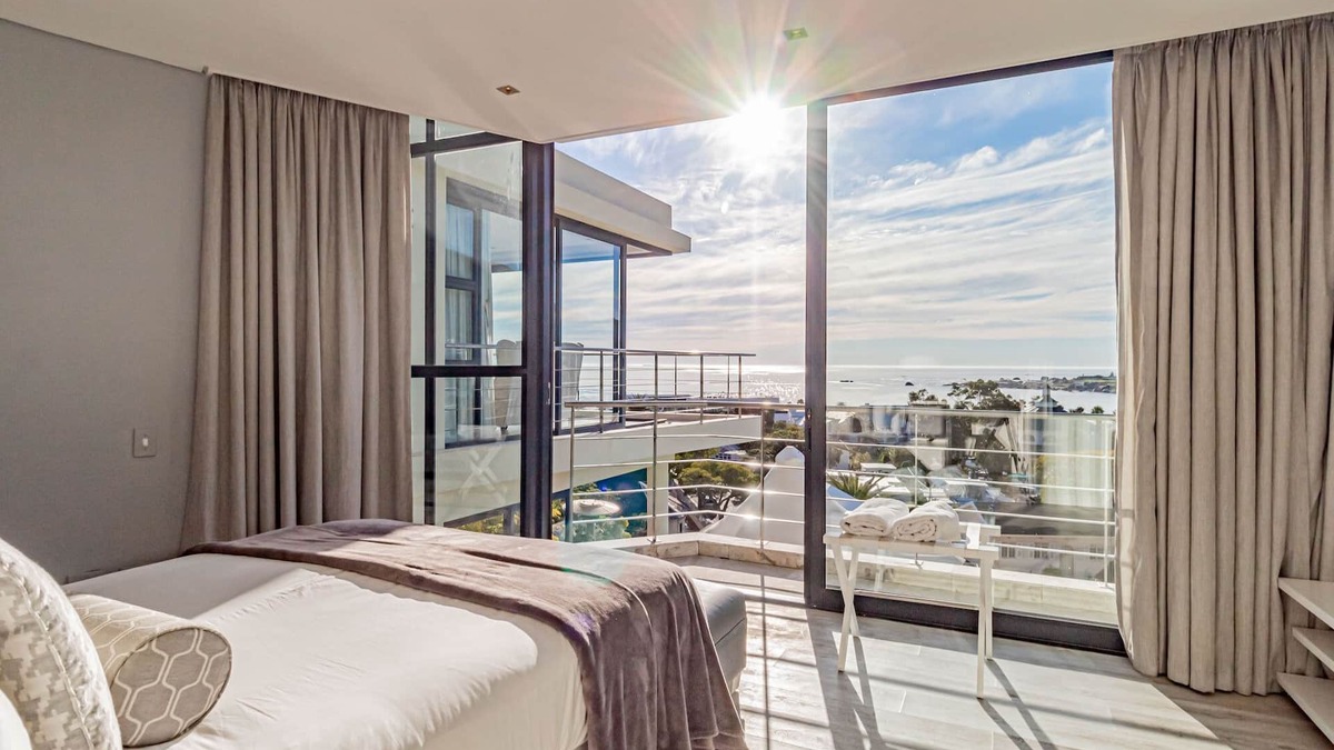 Camps Bay Villa | Lovely 6 Bedroom Villa with Breathtaking Views 17 Geneva