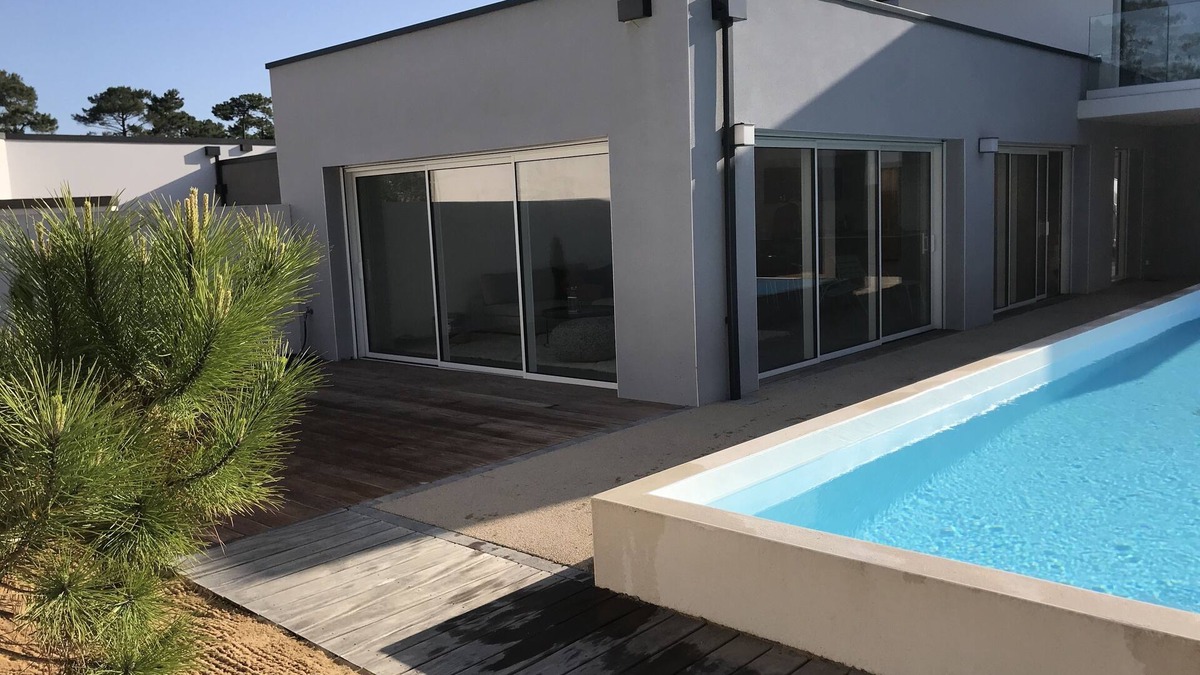 Jard-sur-Mer House | Lovely 8/10-person house, heated pool 400 m from the ocean