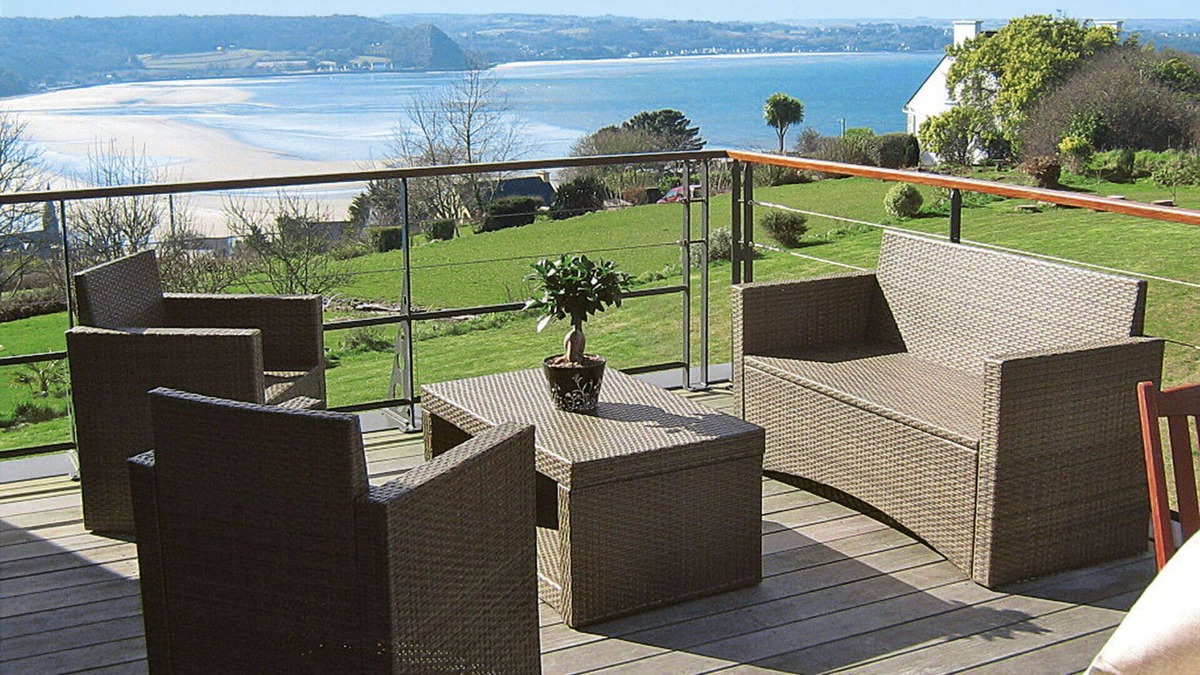 Saint-Michel-en-Greve Apartment | Lovely apartment for 4 people with pool, WIFI, TV and patio