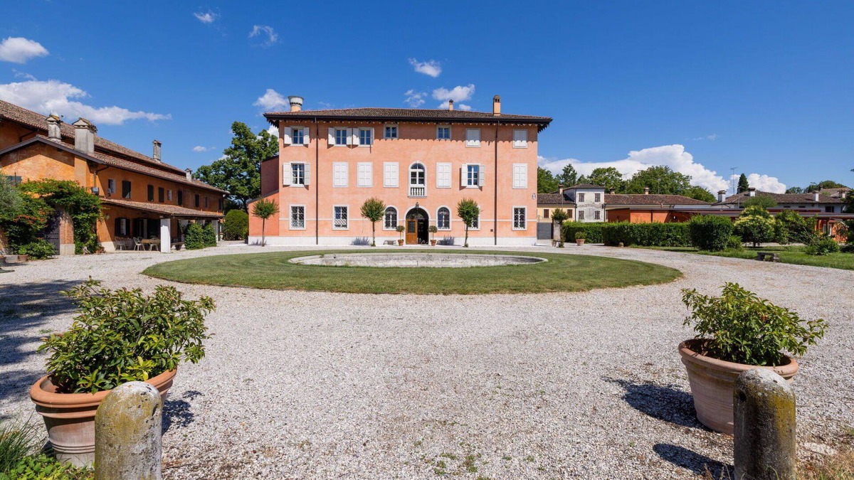 Strassoldo Apartment | Lovely apartment for 5 guests with A/C, WIFI, TV, terrace and pets allowed