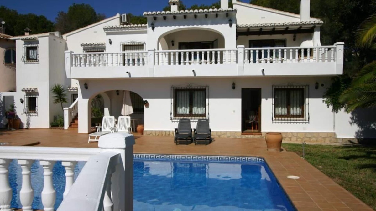 Moravit Villa | Lovely and classic villa in Moraira, on the Costa Blanca, Spain with private pool for 6 persons