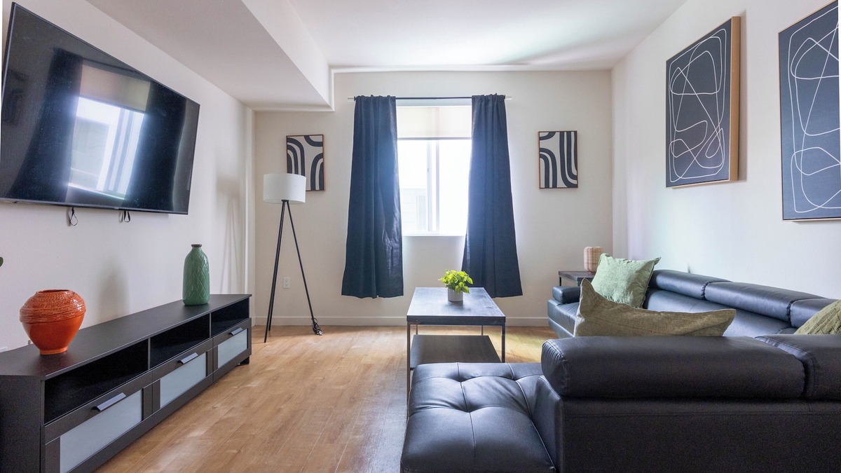 Downtown Apartment | Lovely and Modern Apartment