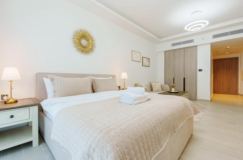 Jumeirah Lake Towers Apartment | Lovely and Nice Studio Apartment in Me Do Re JLT