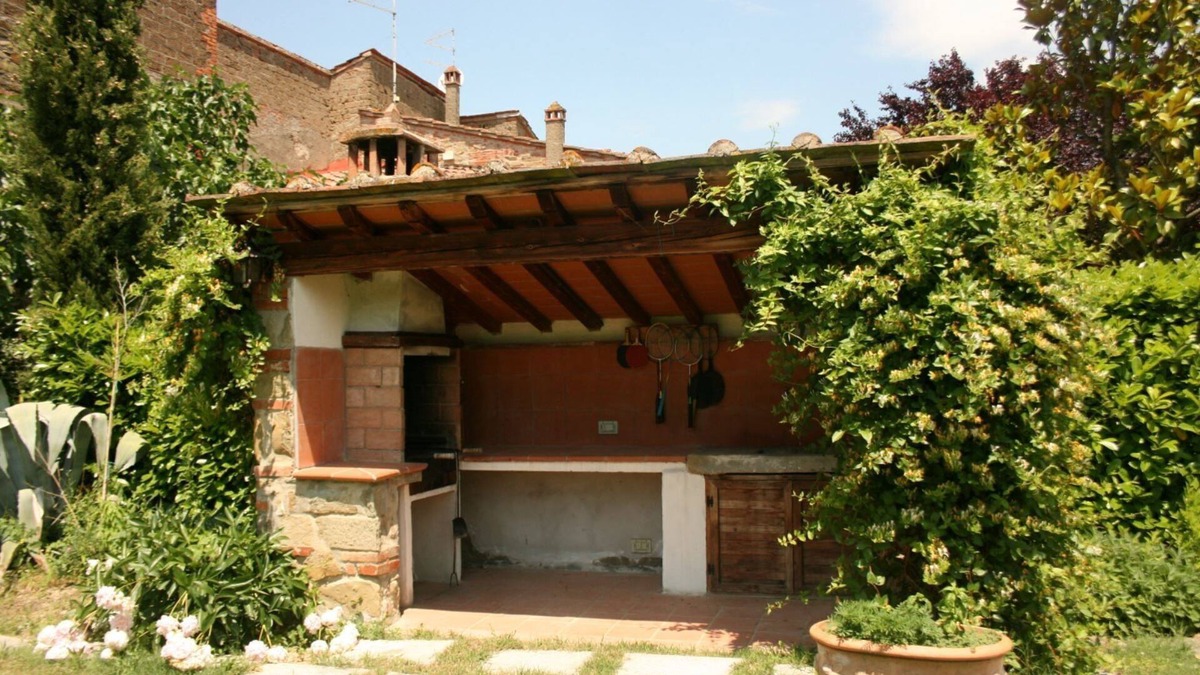 Castiglion Fiorentino Apartment | Lovely apartment for 4 people with pool, WIFI, TV and pets allowed, close to Cortona