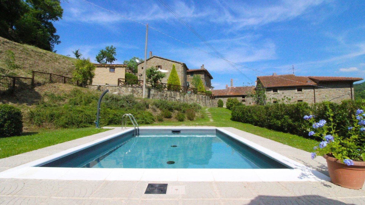 Pieve di Chio Apartment | Lovely apartment for 4 guests with WIFI, private pool, TV and pets allowed