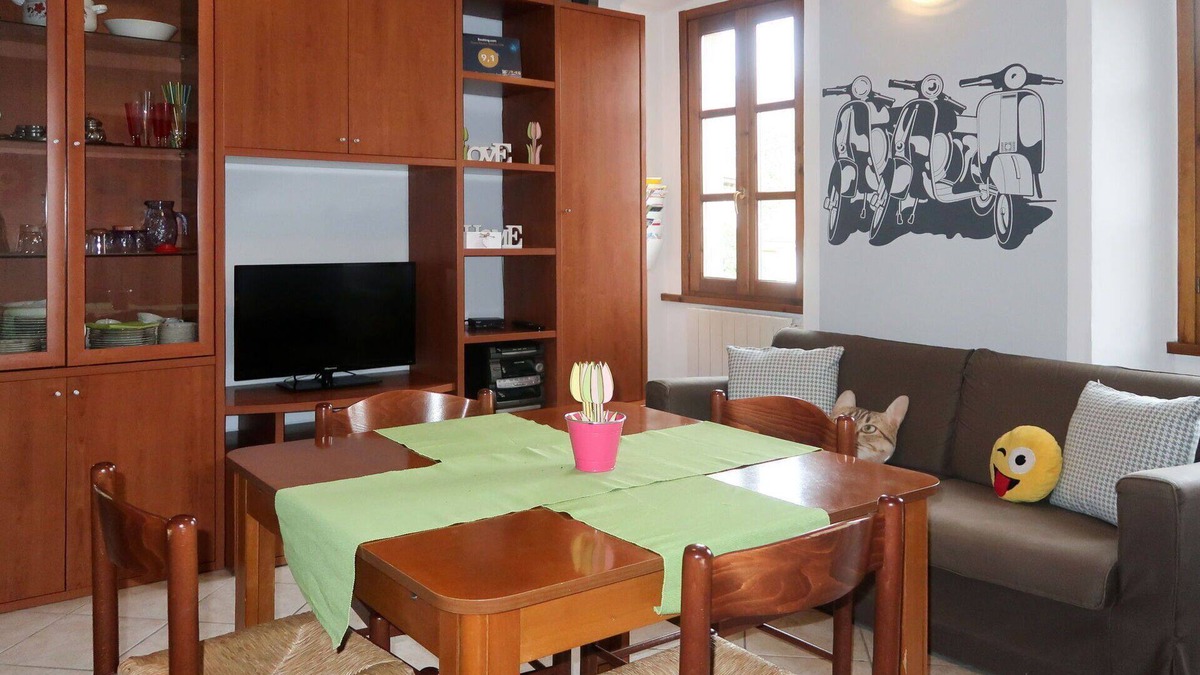 Intra Apartment | Lovely apartment for 4 people with WIFI, TV and pets allowed