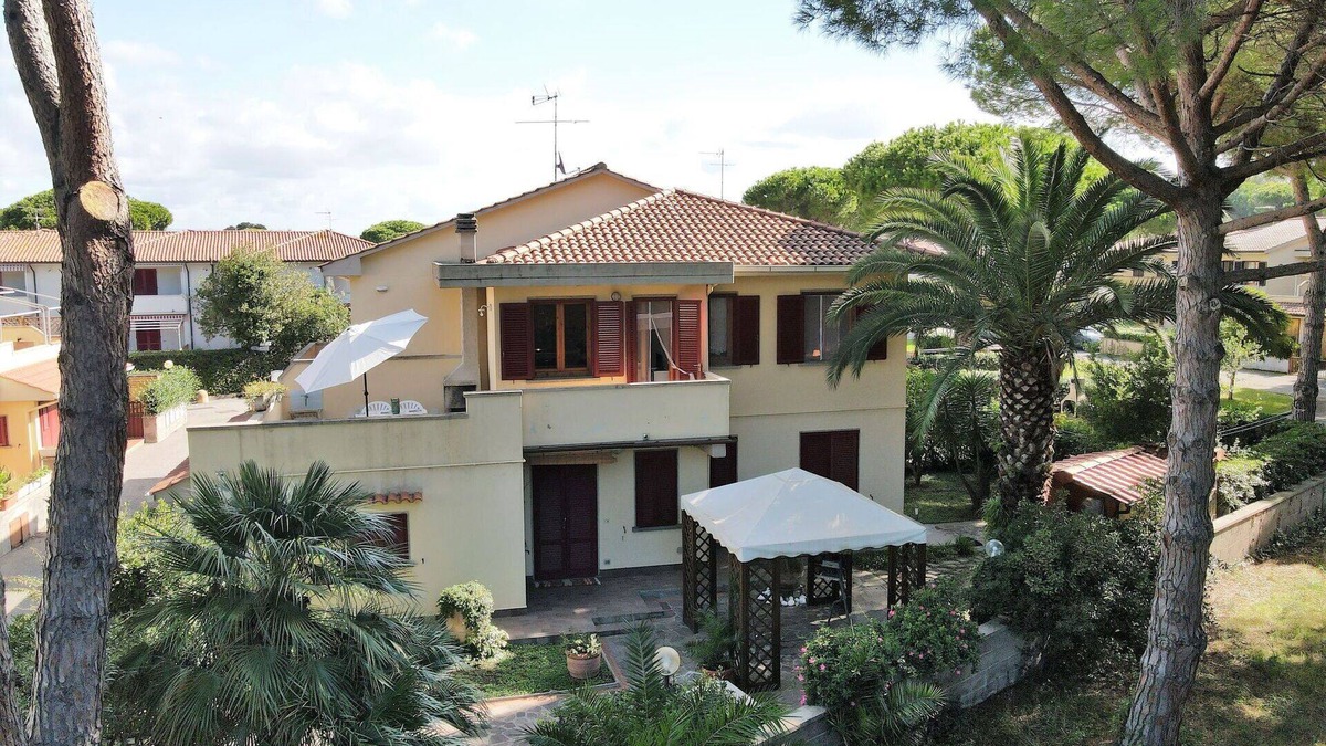 Mazzanta Apartment | Lovely apartment for 4 guests with terrace and parking
