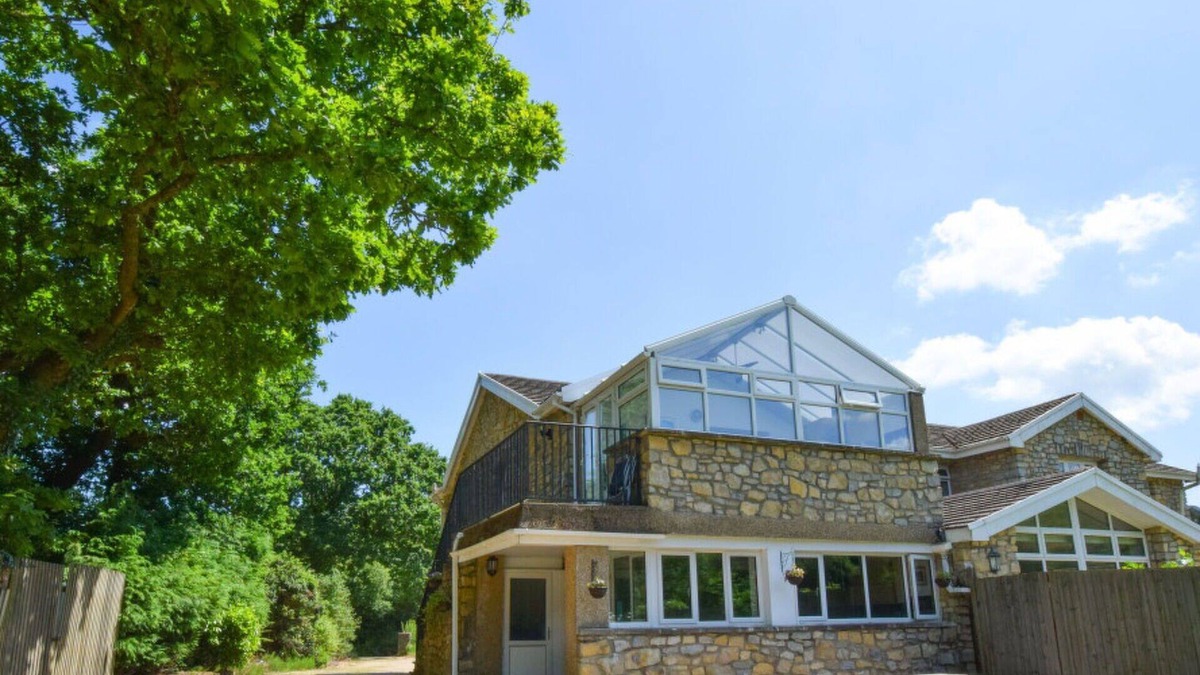 Peterston-Super-Ely Apartment | Lovely apartment for 4 people with WIFI, TV, patio, panoramic view and parking