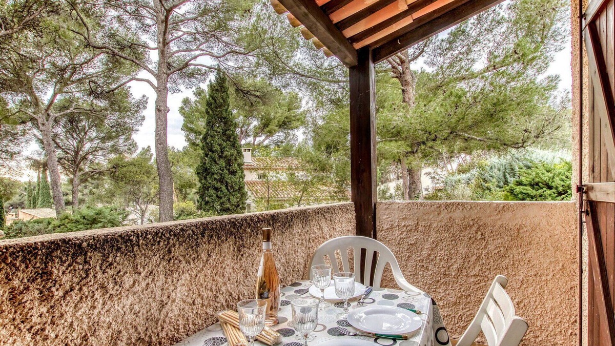 Les Lecques Apartment | Lovely apartment for 4 guests with WIFI, TV, terrace, pets allowed and parking