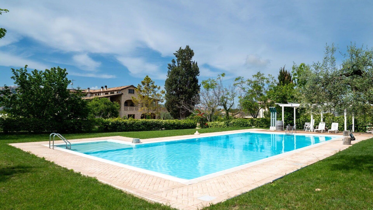 Citta Sant'Angelo Apartment | Lovely apartment for 4 people with pool, A/C, WIFI, TV, patio and pets allowed