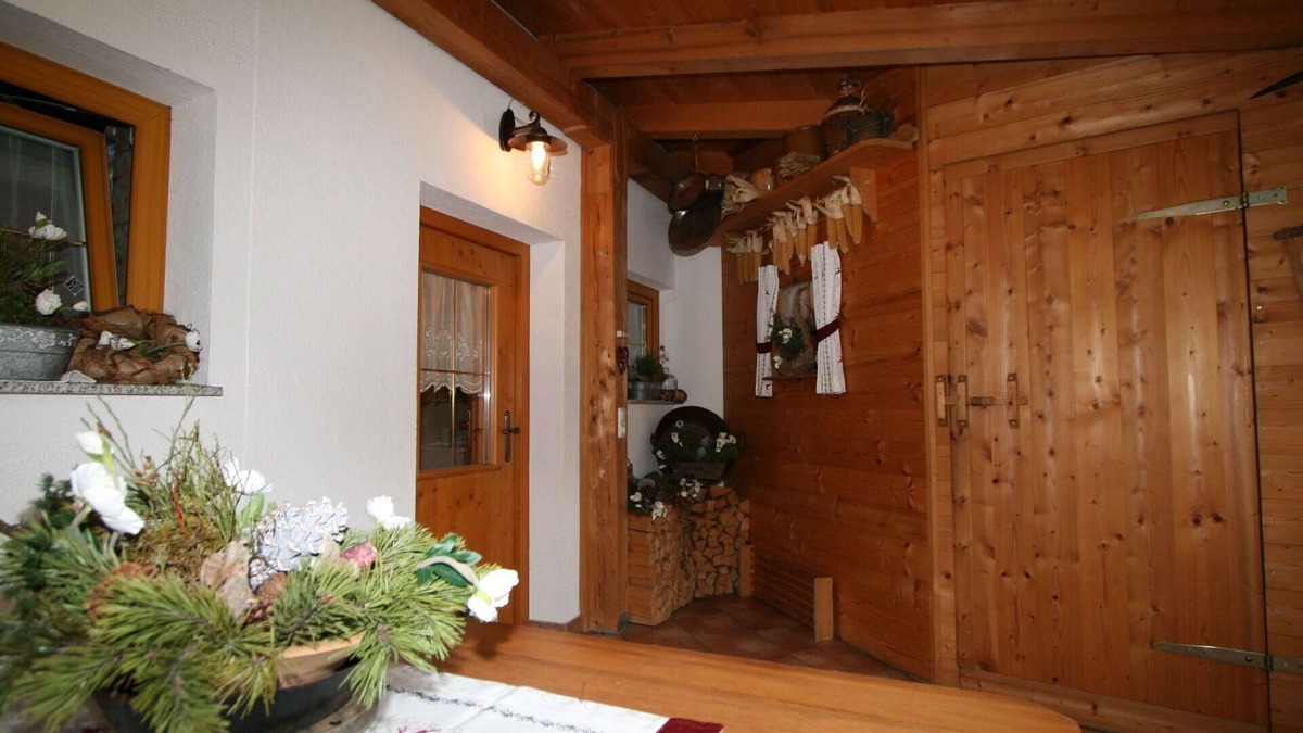 Bruck am Ziller Apartment | Lovely apartment for 10 guests with WIFI, TV, terrace and parking
