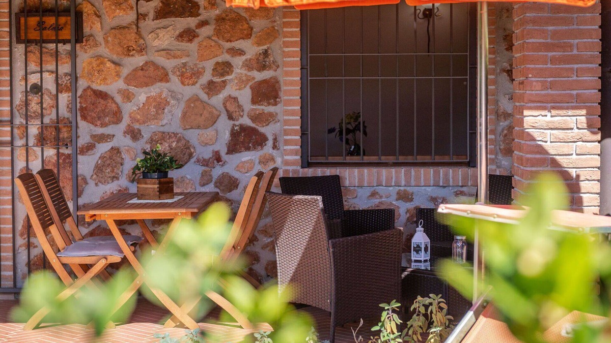 La Pesta House | Lovely apartment in villa for 2 people with A/C, WIFI, TV, terrace and pets allowed