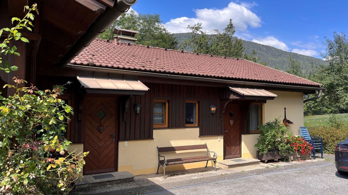 Treffen Villa | Lovely apartment in villa for 4 people with WIFI, TV, terrace and pets allowed