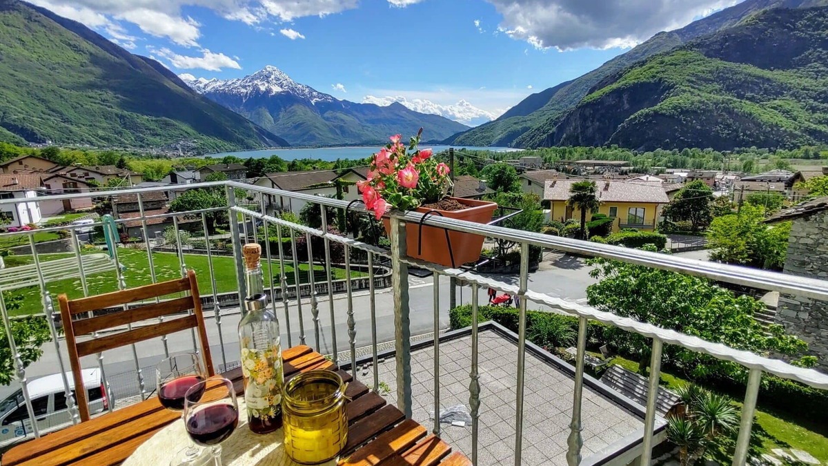 Novate Mezzola Apartment | Lovely apartment for 5 people with WIFI, TV, terrace and parking