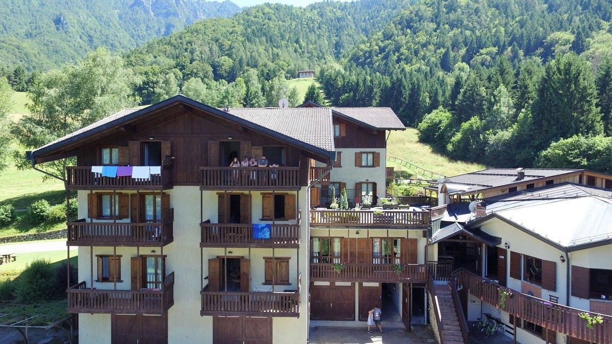 Ledro Apartment | Lovely apartment with WIFI, pool, TV, terrace, pets allowed and parking, close to Riva Del Garda