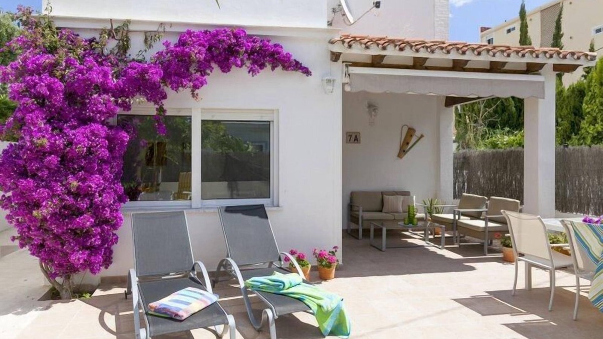Denia Bed & Breakfast | Lovely apartment at 50m from the beach. 4 pers. Wifi. A/C.